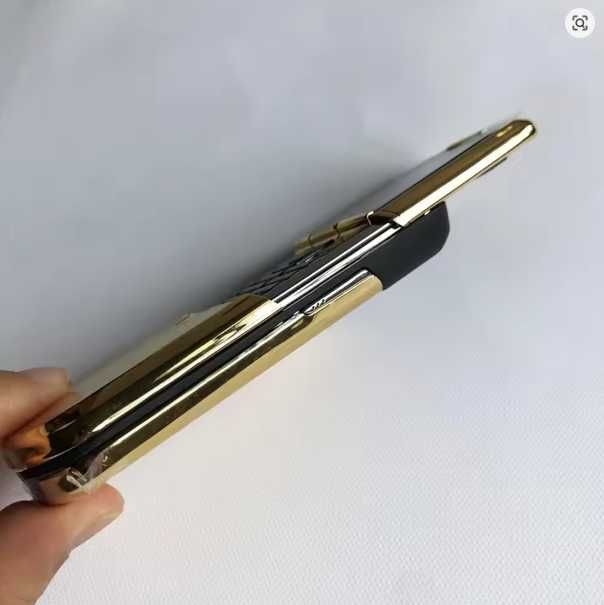 Культовий мобільний телефон слайдер Nokia 8800, родом з 2005 року