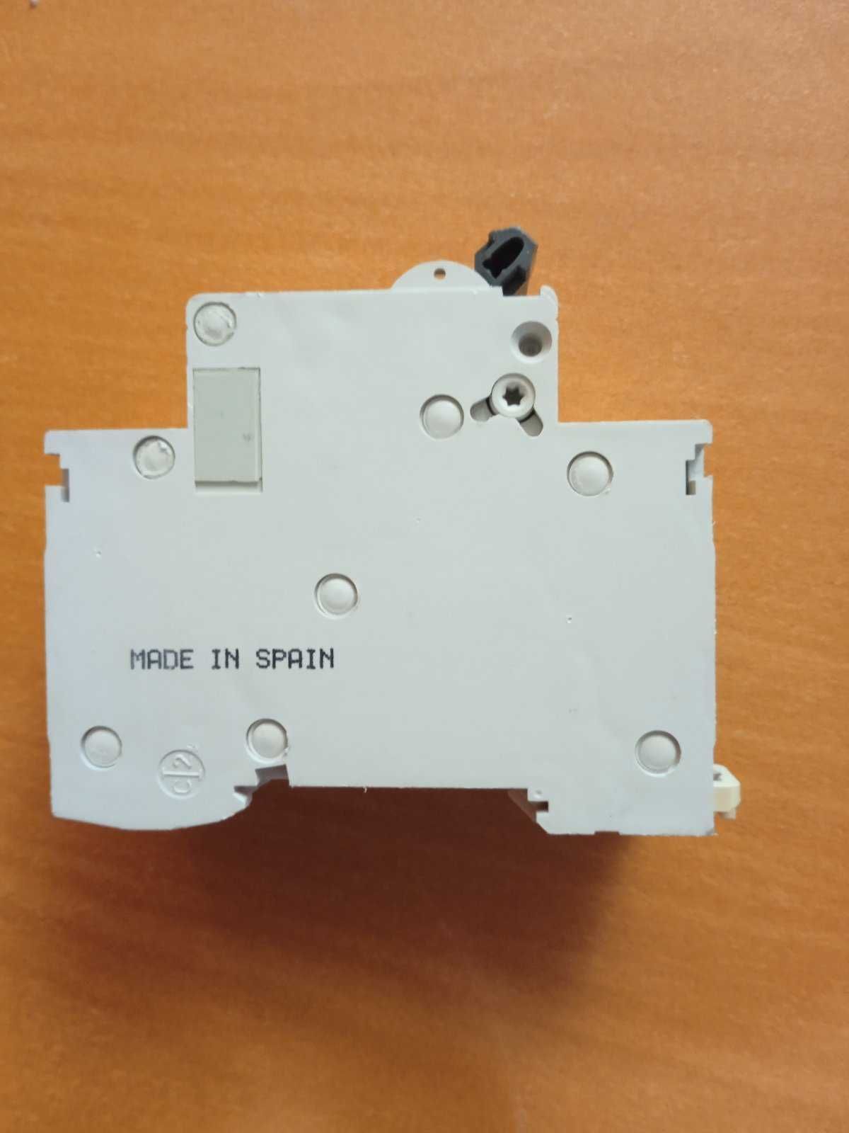 Диф автомат Merlin Gerin С25 0.03А