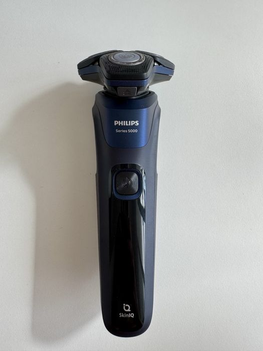 Philips Series 5000 Electric Shaver S5585 – Excellent Condition