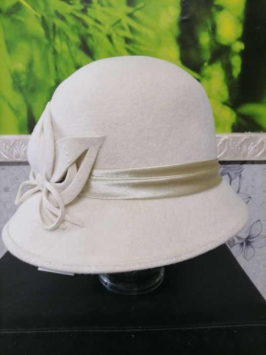 Шляпа фетровая белая