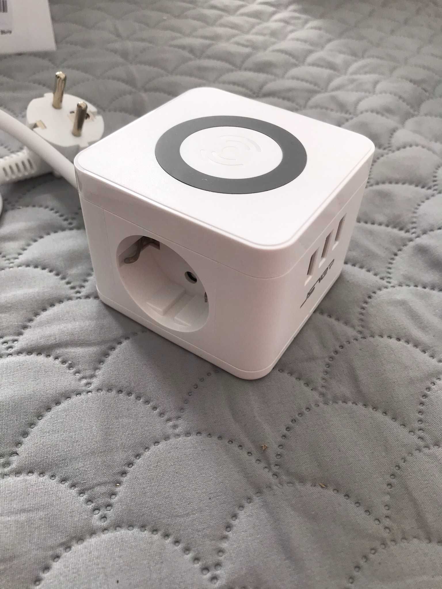 Przedłużacz sieciowy z USB i ładowarką indukcyjną + GRATIS