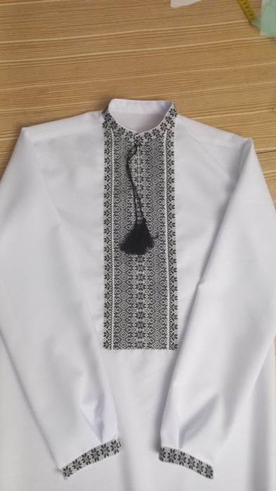 Вишиванки чоловічі в асортименті.