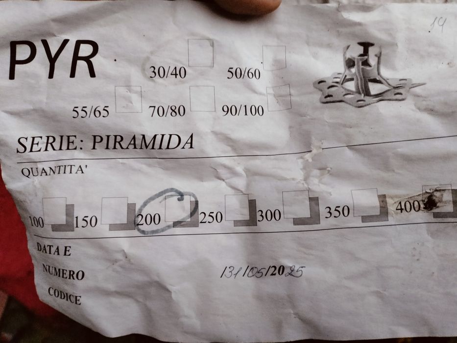 Пірамідки під арматуру пластик