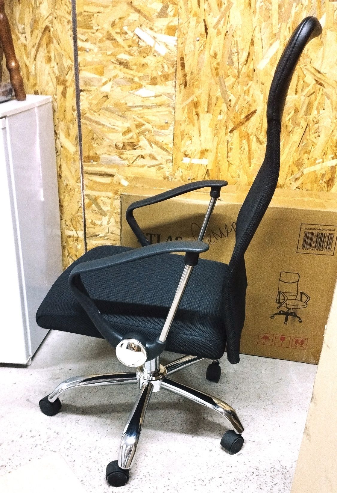 Офісне комп'ютерне крісло Atlas  для дому, офісу.