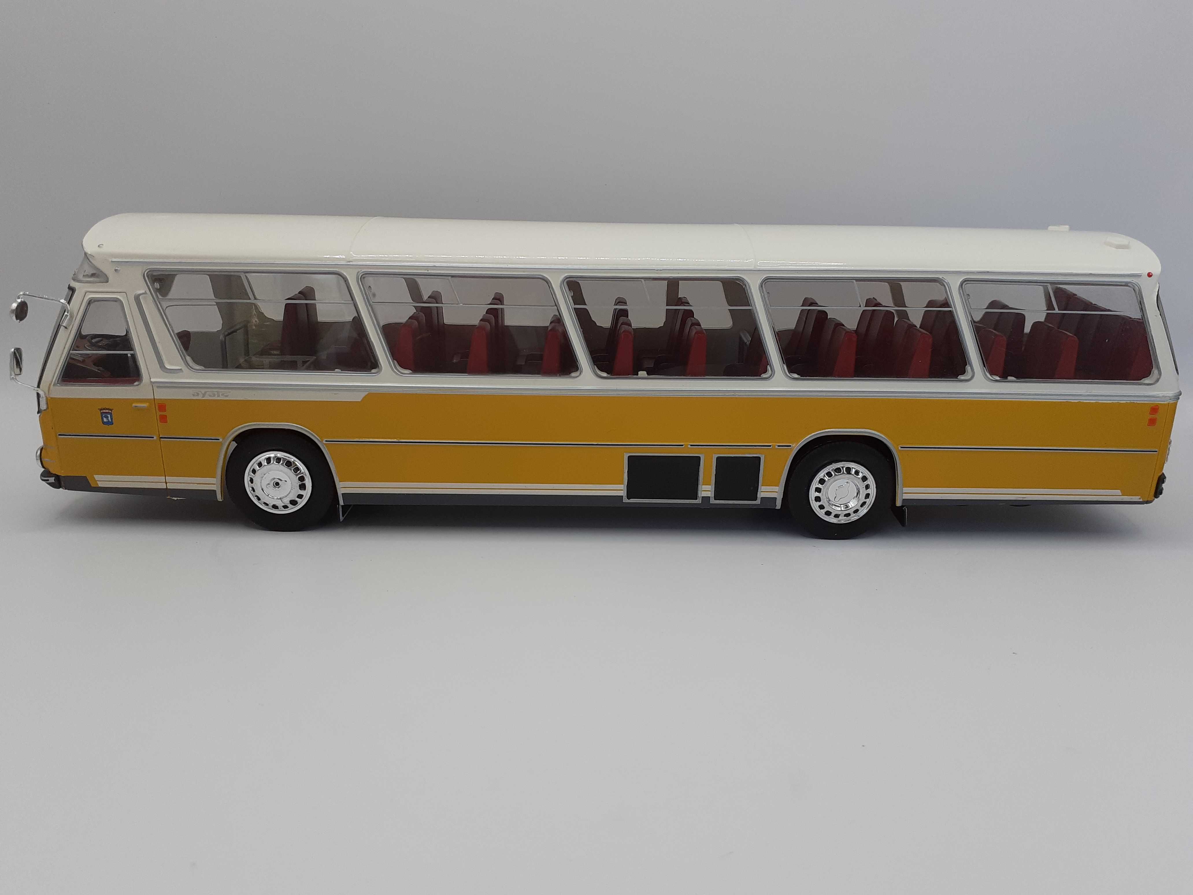 Miniatura de autocarro na escala 1:43