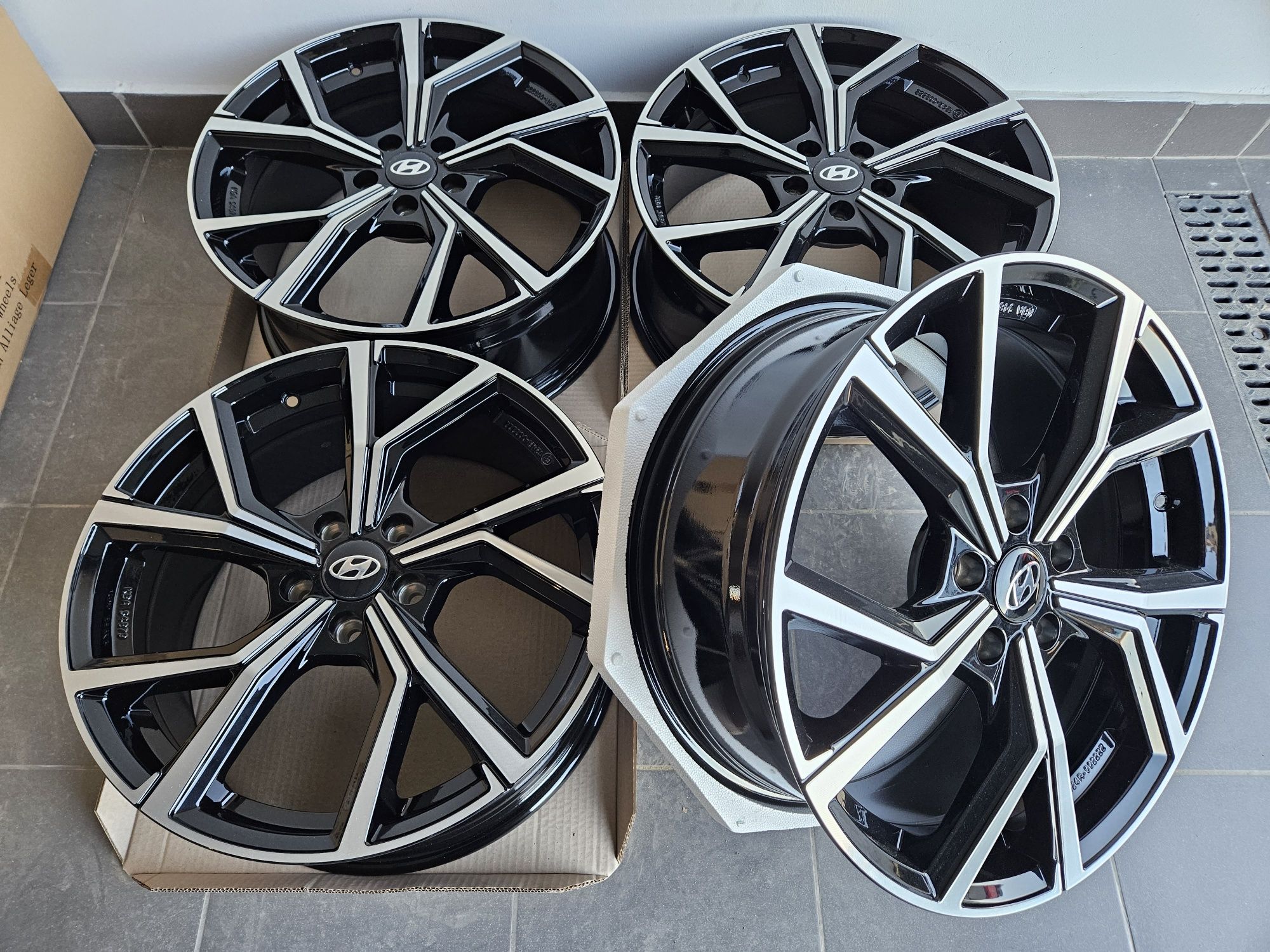 Hyundai 16 " Nowe 5x114,3 Felgi i30 ix20 Elantra Czarne
