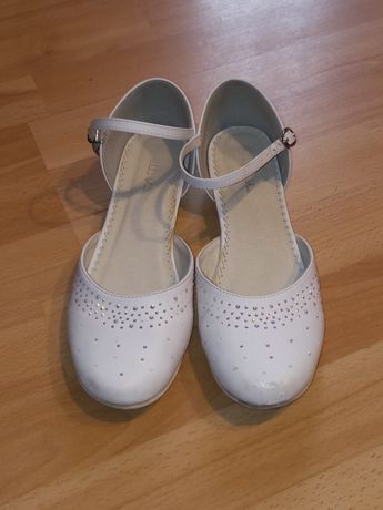 Buty, pantofelki dla dziewczynki do pierwszej komunii, wkładka 24 cm.