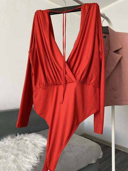 H&M L/40 czerwone body z długimi rękawami