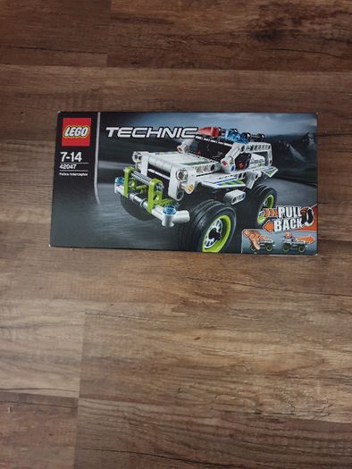 Lego Technic Radiowóz Policyjny 42047