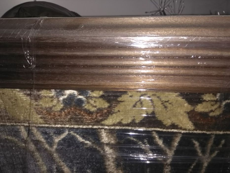 Tapete com moldura em madeira