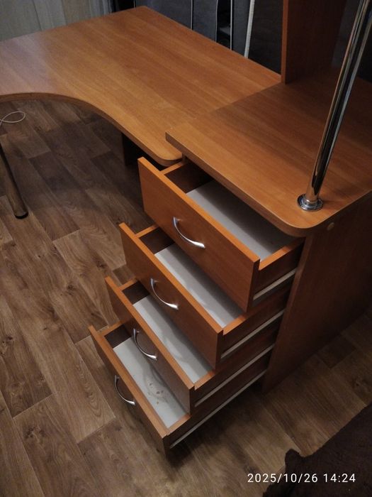 Стіл комп'ютерний письмовий, парта. Стол компьютерный письменный