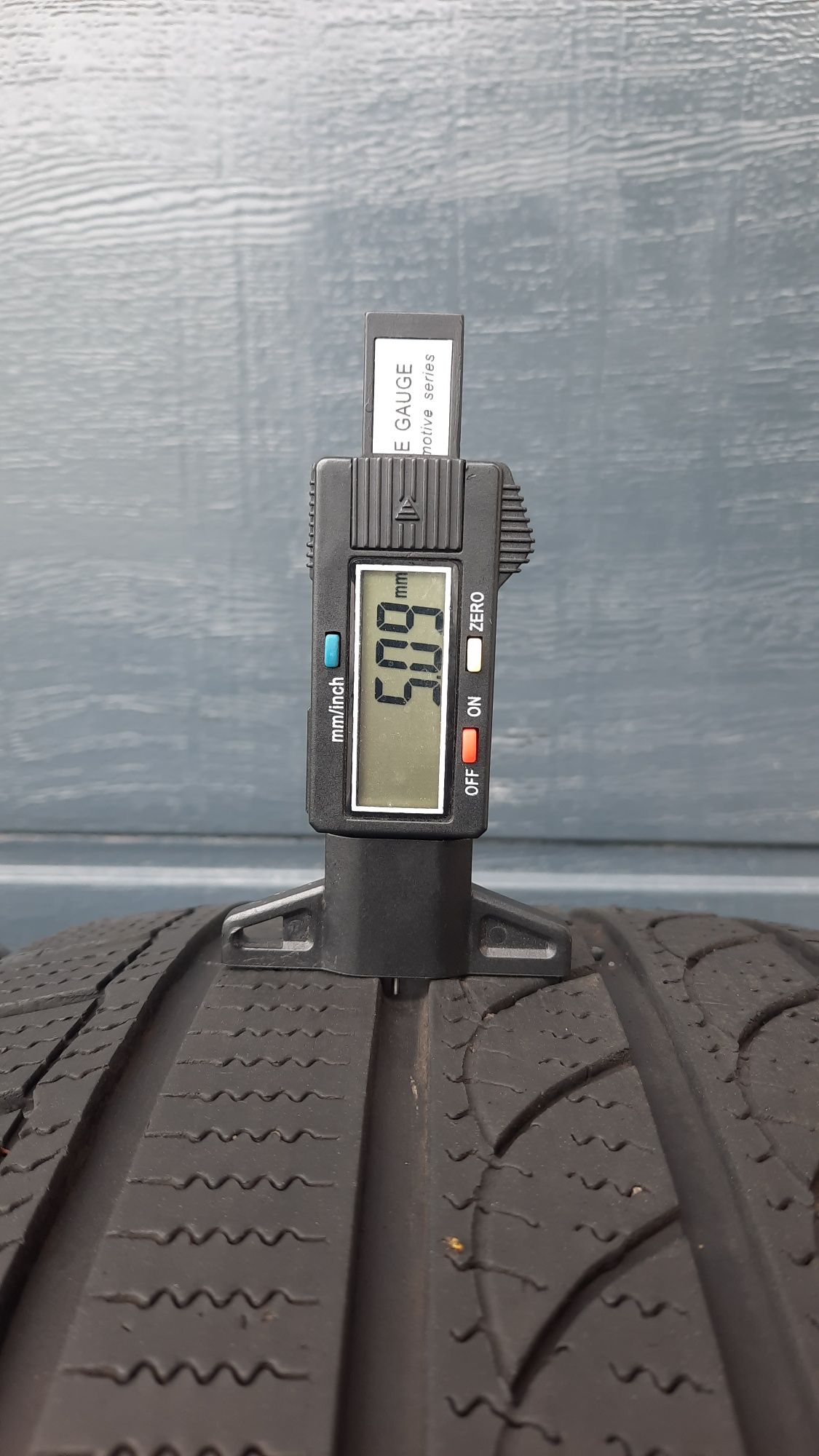 Imperial 235/40 R18 Ice-plus 5 mm