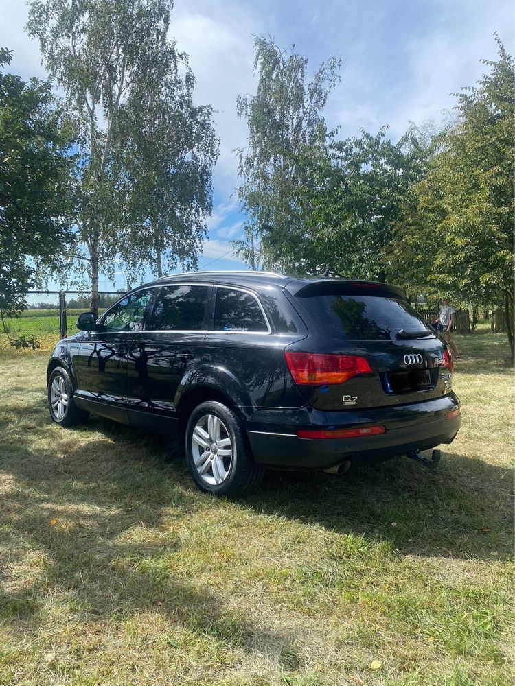 Audi Q7 prywatnie 7 osobowe Salon Polska