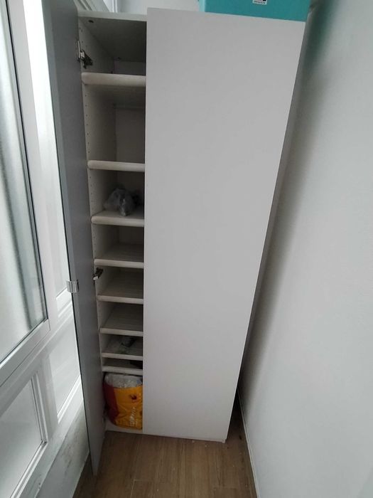 Sapateira ikea usada.