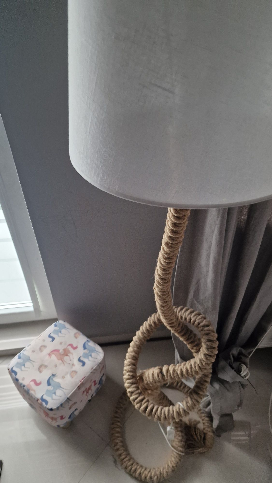 Lampa podłogowa sznur