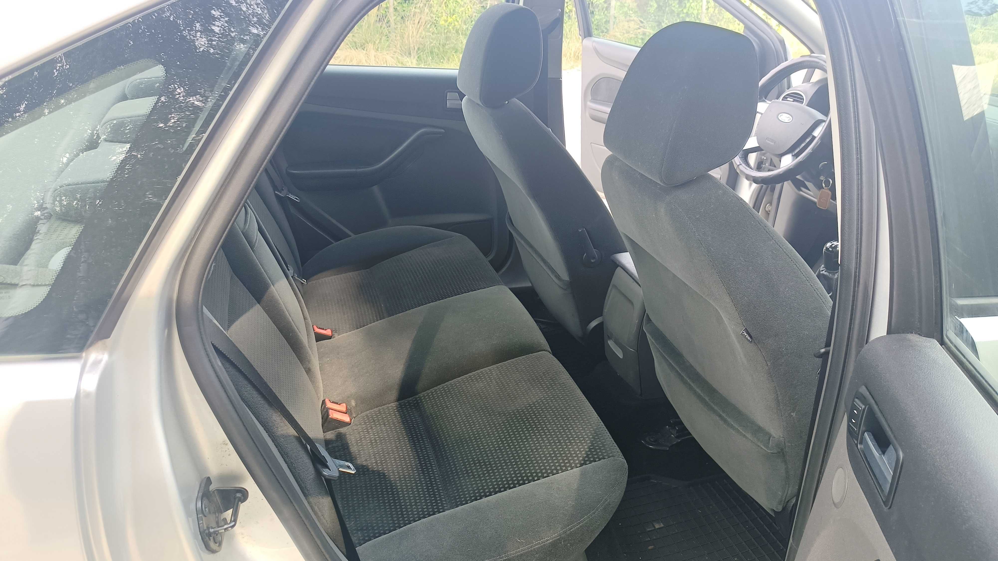 Ford Focus mk2 sedan 1.6 Ti-VCT 115KM wersja GHIA