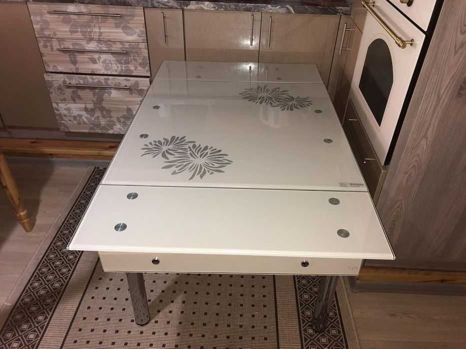 Продам кухонний стіл новий