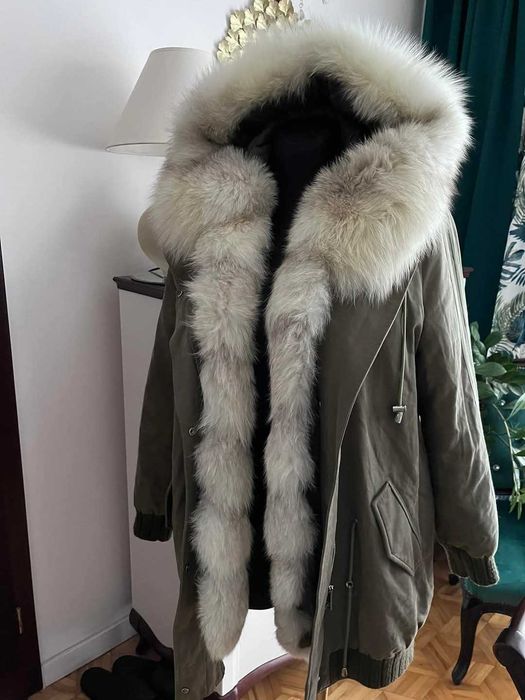 Efektowna kurtka parka z bogatym obszyciem z lisa polarnego