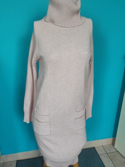 Jesienno zimowa Pudrowa wełniana sweterkowa sukienka do 100 biust