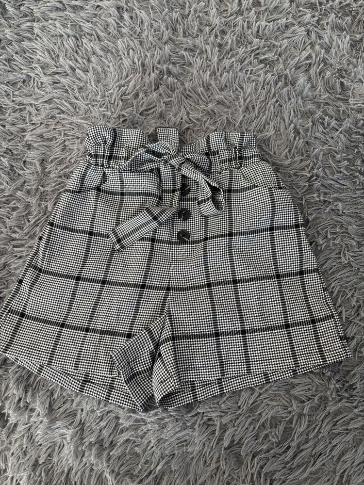 Krótkie spodenki w kratę i pepitę XS