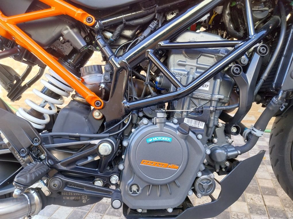 KTM Duke 125 como nova