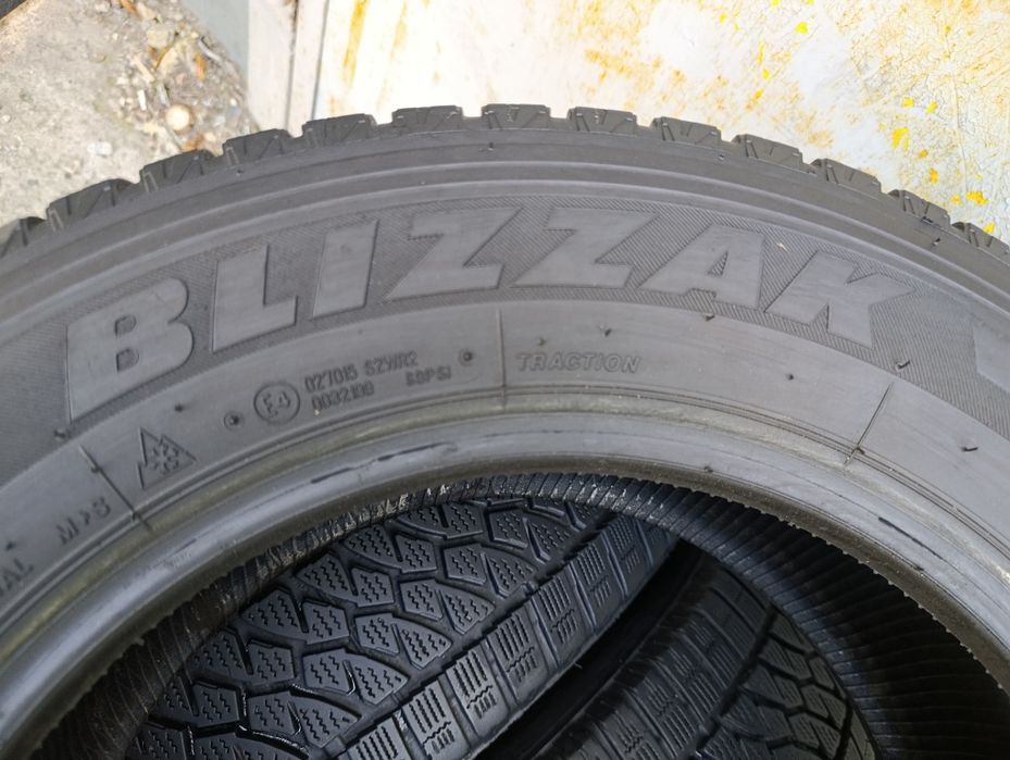 Продам комплект шин зима 215/65-16C Bridgestone Blizzak