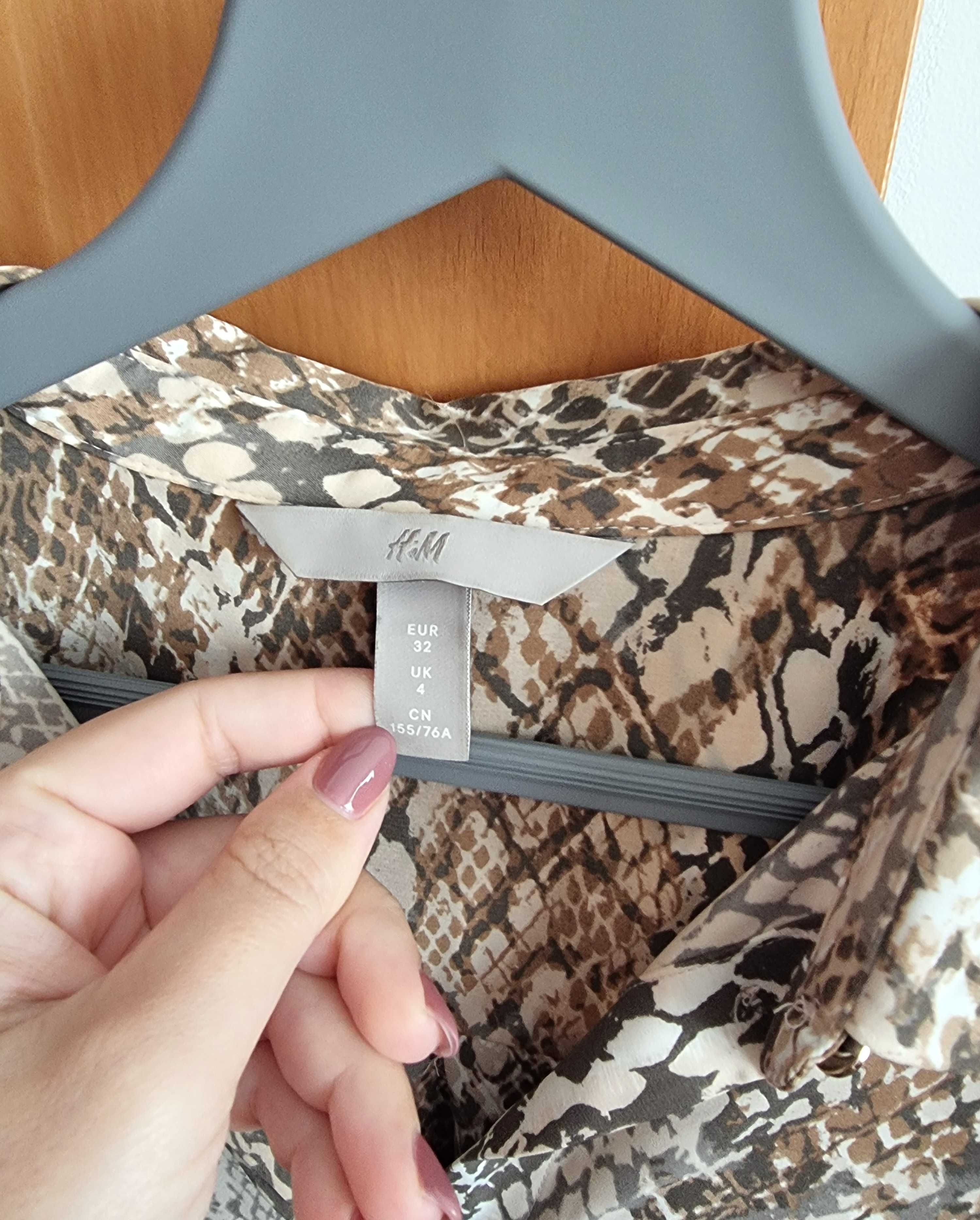 Camisa padrão animal/ animal print H&M, tamanho 32