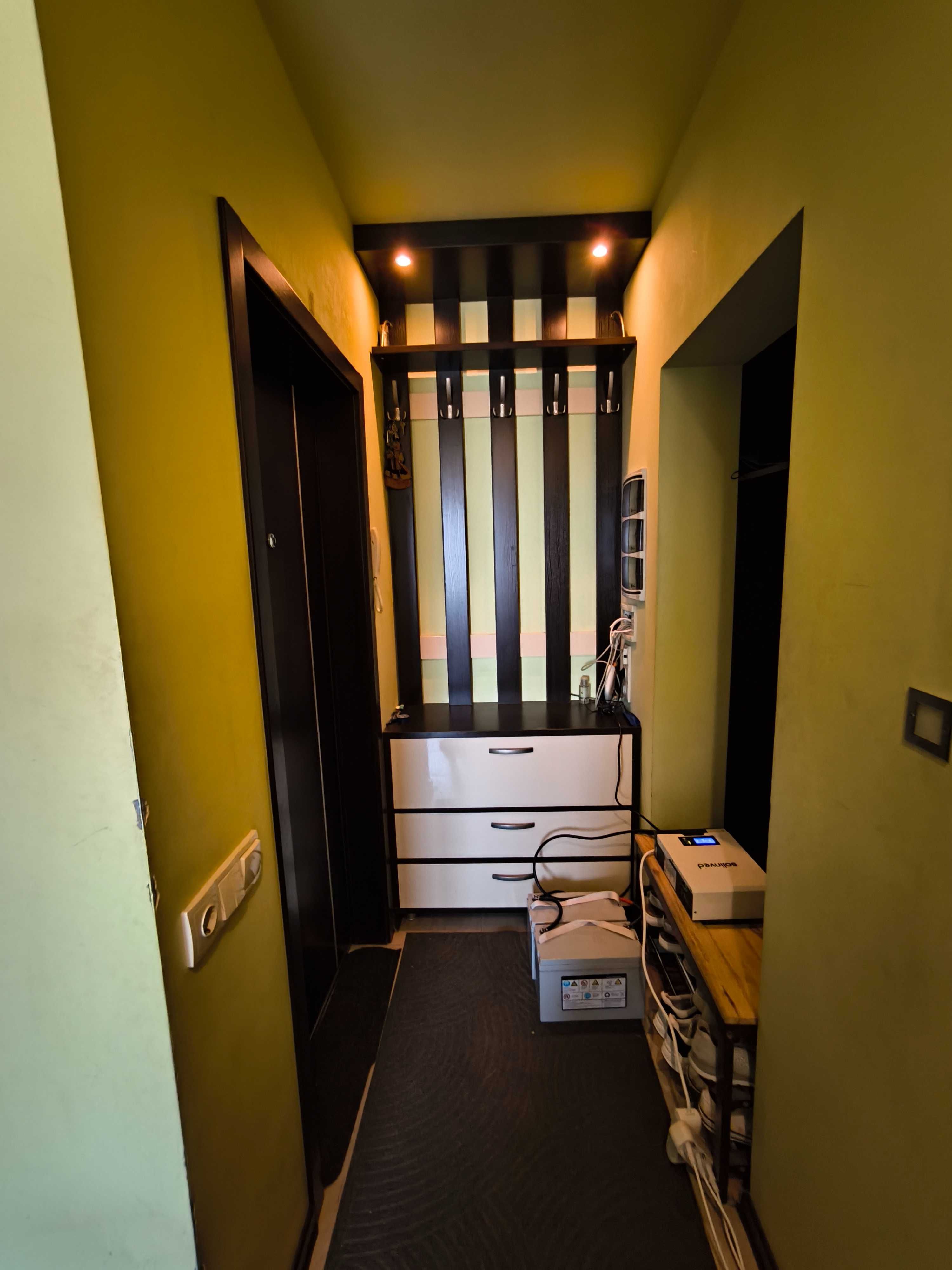 Продам 3-кімн кв з ремонтом, ст.м. Мінська 1 хвилина. Без комісії.