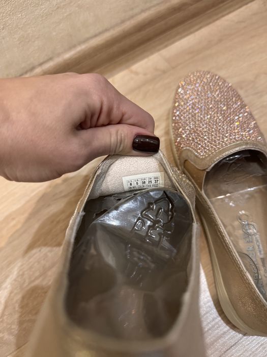 Босоніжки золоті фірми sketchers