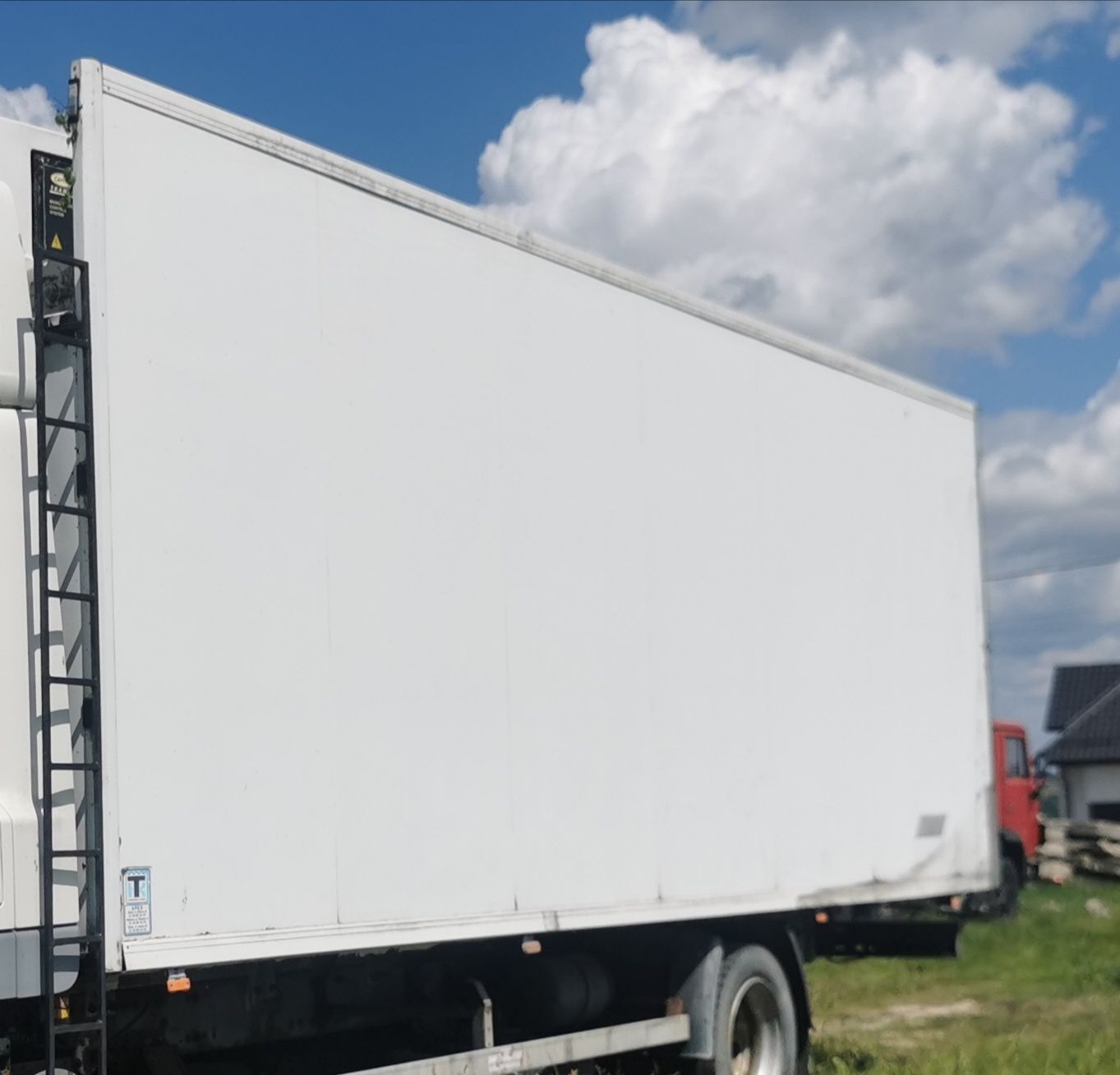 Chłodnia man izoterma  daf Volvo Iveco 19 EP półka agregat
