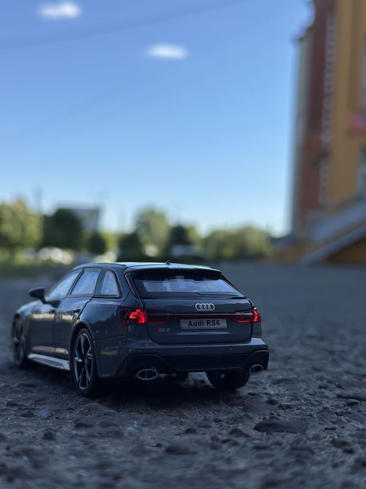 Модель машини Audi RS6