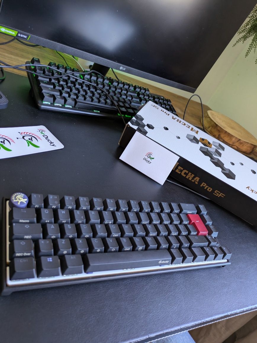 Teclado Mecânico Ducky Mecha Pro SF (Cherry MX Silent Red)