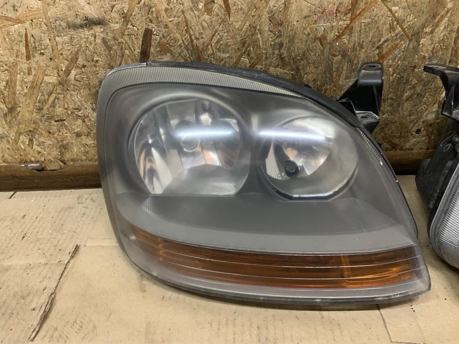 Передні фари  Nissan Almera Tino Нісан Альмера Тіно 1998-2003