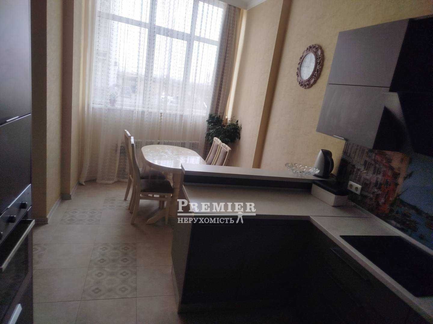 У продажу простора 3 кім. квартира у м. Чорноморськ