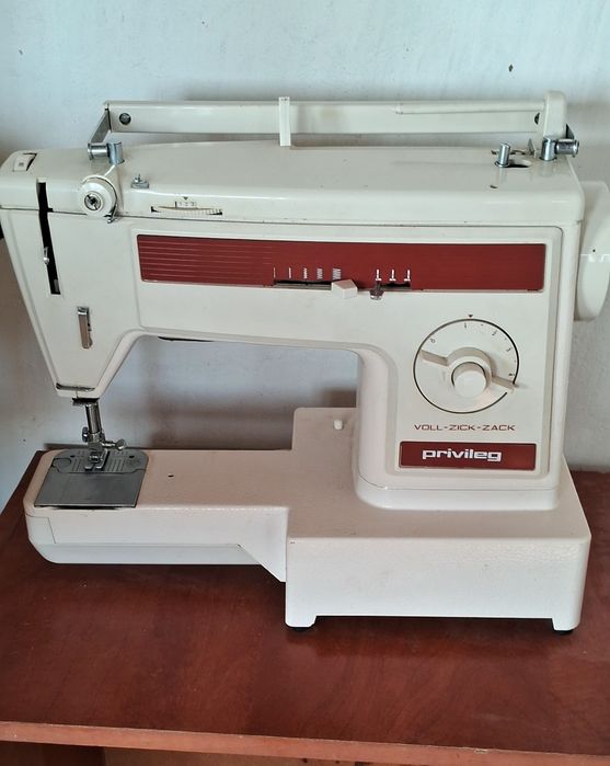 Швейна машинка PRIVILEG