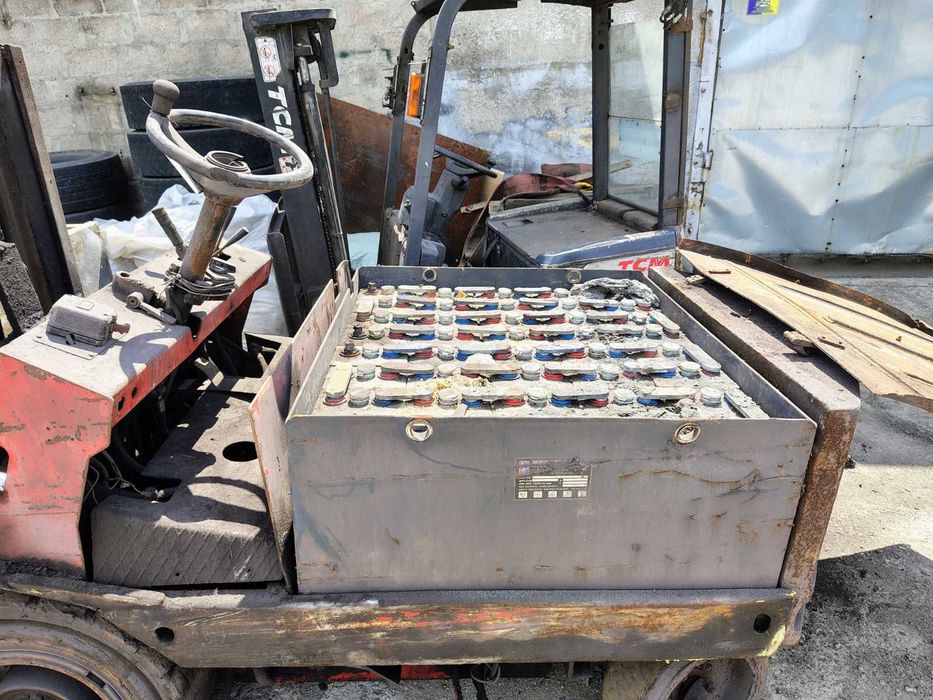 Електрокар, навантажувач, батареї.