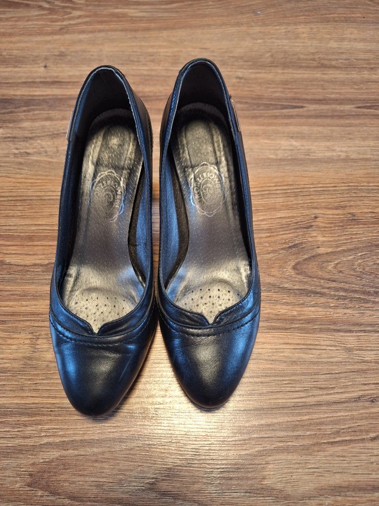 Buty na obcasie  r37