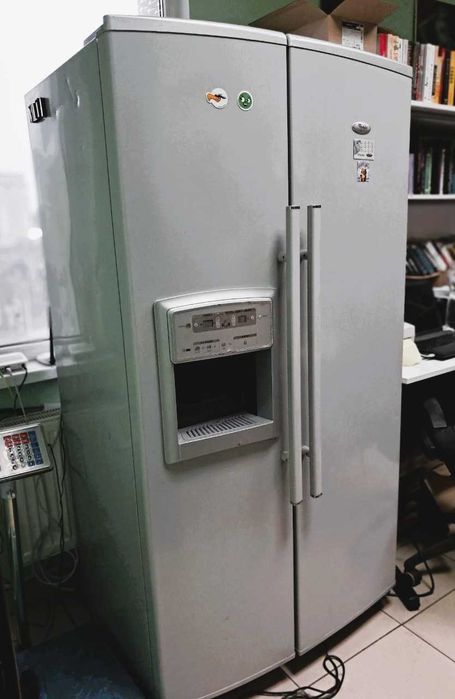 Продам робочий холодильник Whirlpool Side-by-side