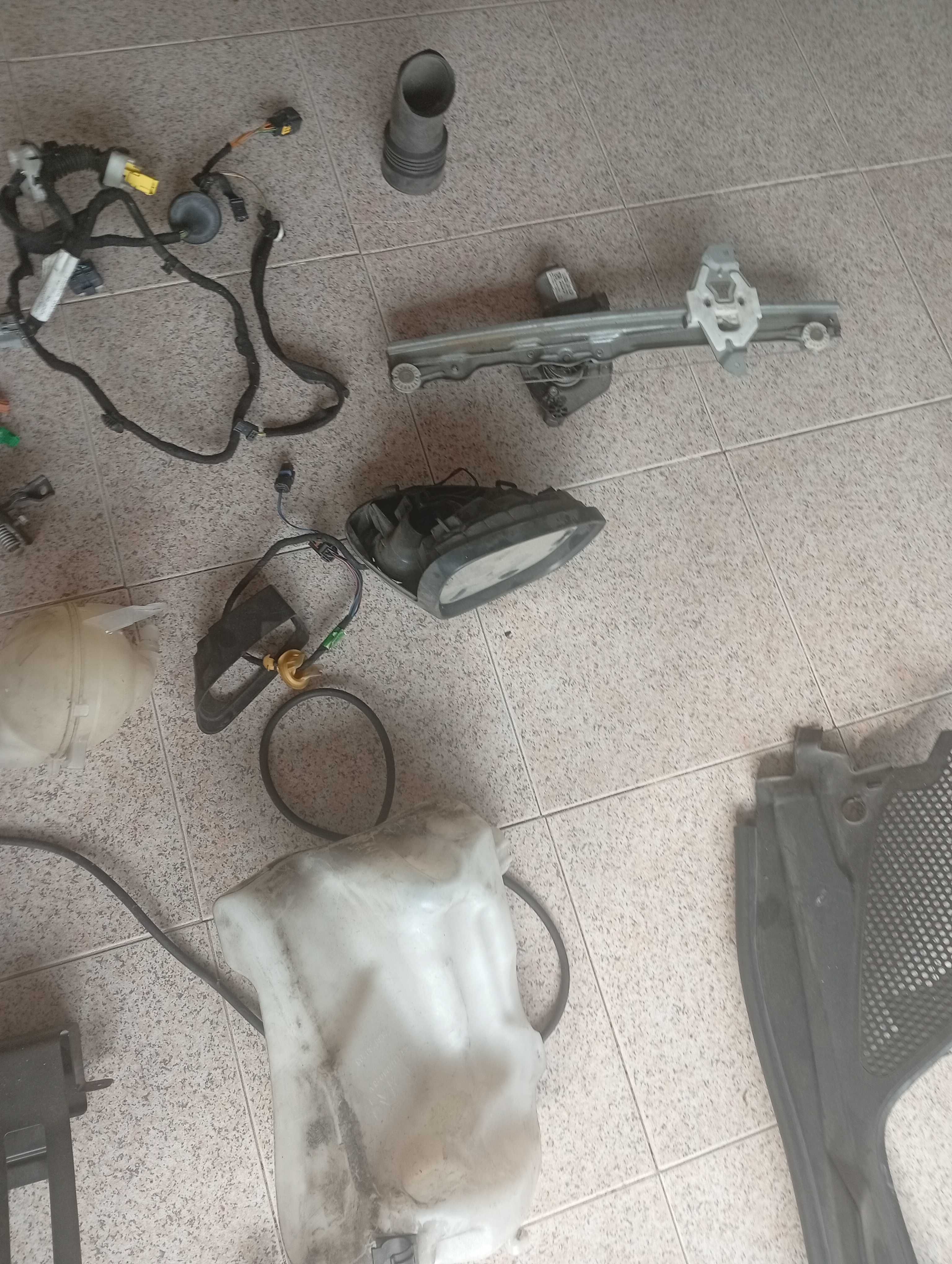 Material citroen C4 ano 2015