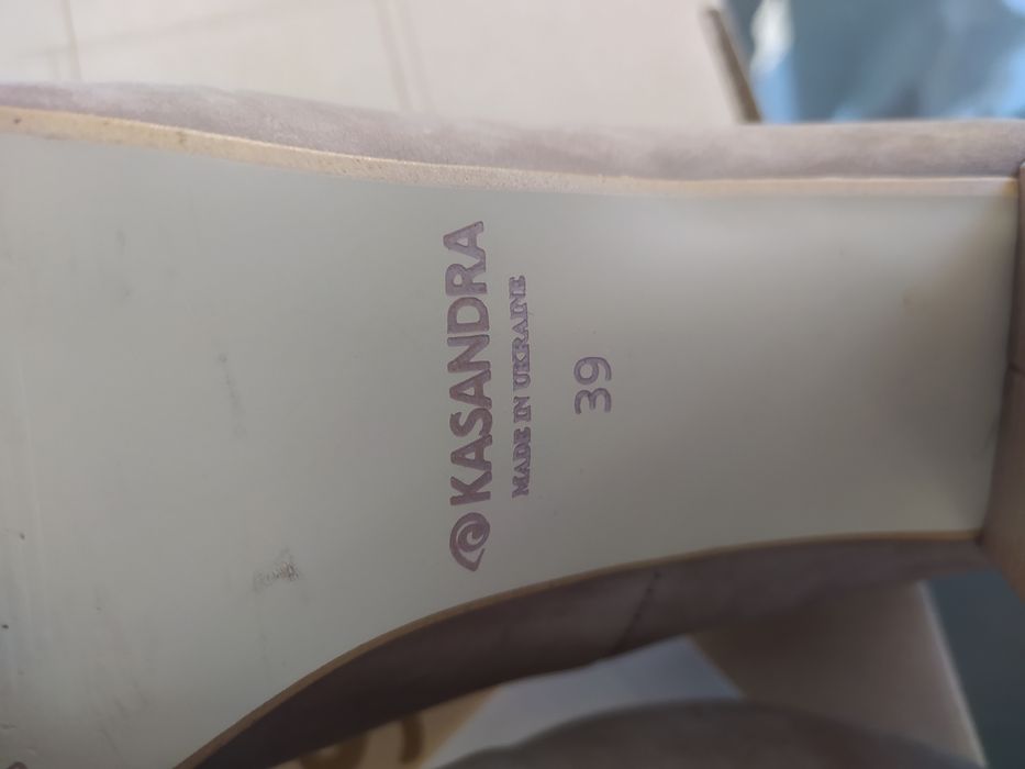 Туфлі жіночі беж.39р.(на 38),нубук