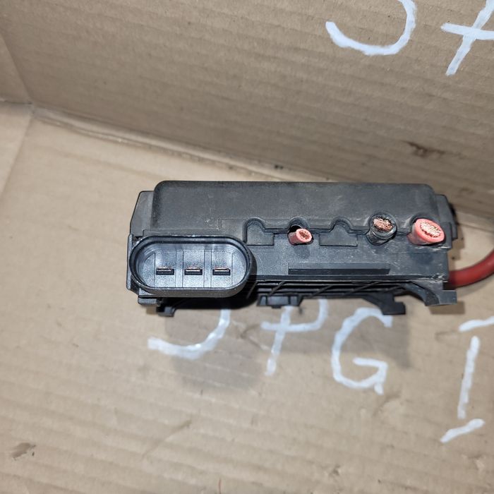 Skrzynka bezpieczników vw golf IV bora Audi seat skoda 2001r