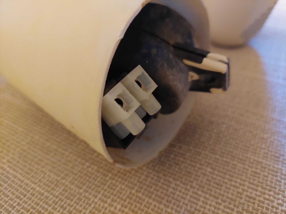 Candeeiro com 3 focos de luz como projetor