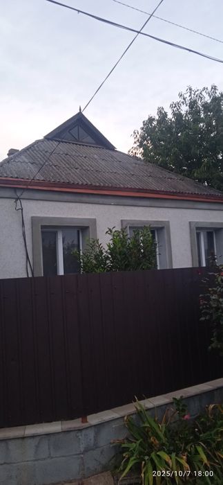 Продается частный дом , в хорошем состоянии трещин нема  крепкий!