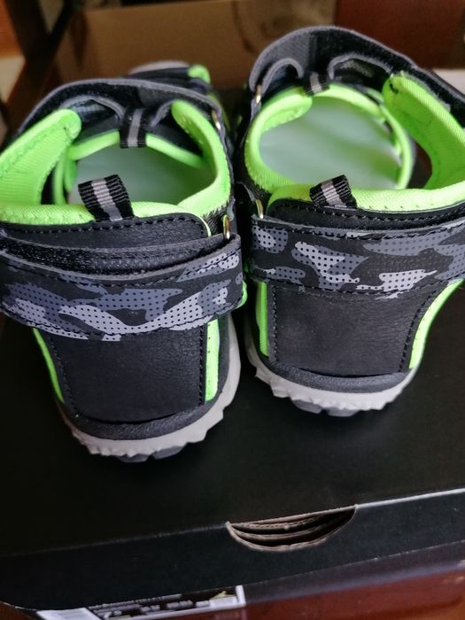 Sandália de menino marca Lotto. Nº35