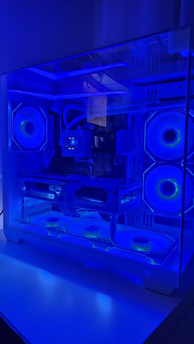 Bialy Komputer Gamingowy/AM5 7500F/RX 9070 16 GB/32 Gb DDR5/1 Tb SSD/