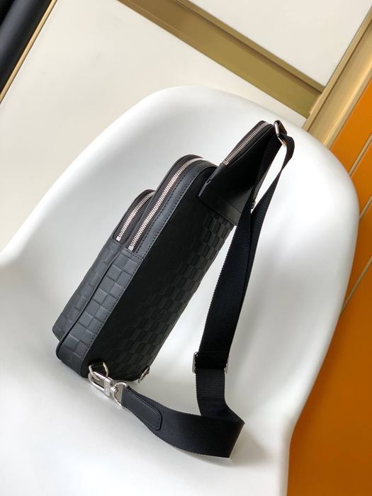 В продаже мужская сумка Louis Vuitton Lux качество!