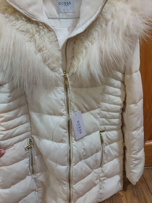 Куртка колір авторів Guess