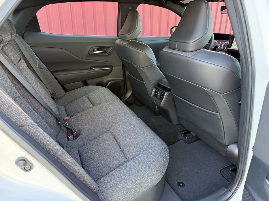 Toyota Crown, 2024 року, 2.5 гібрид, автомат, повний привід, 35т.км,