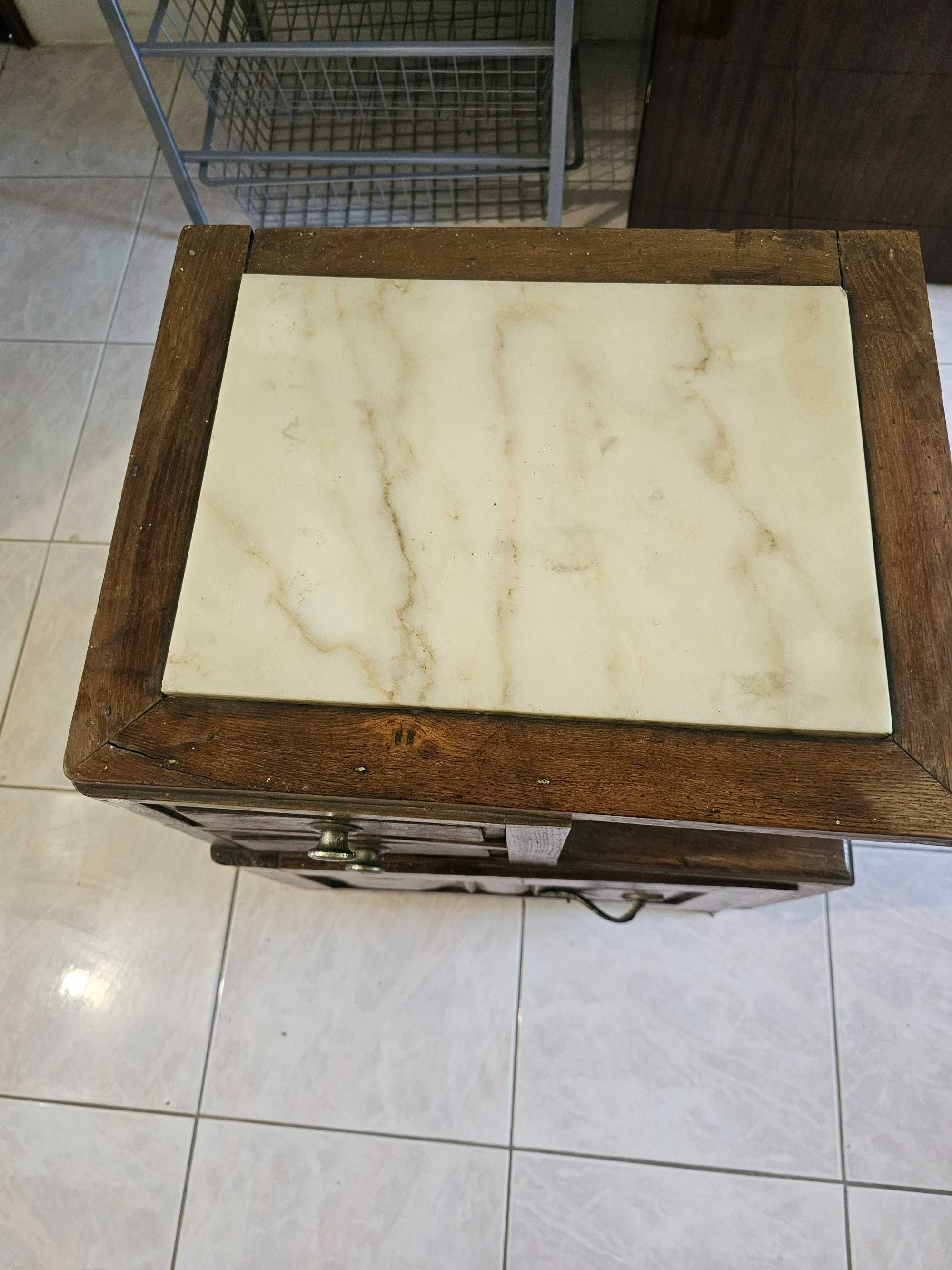 Mesa de Cabeceira antiga para recuperar
