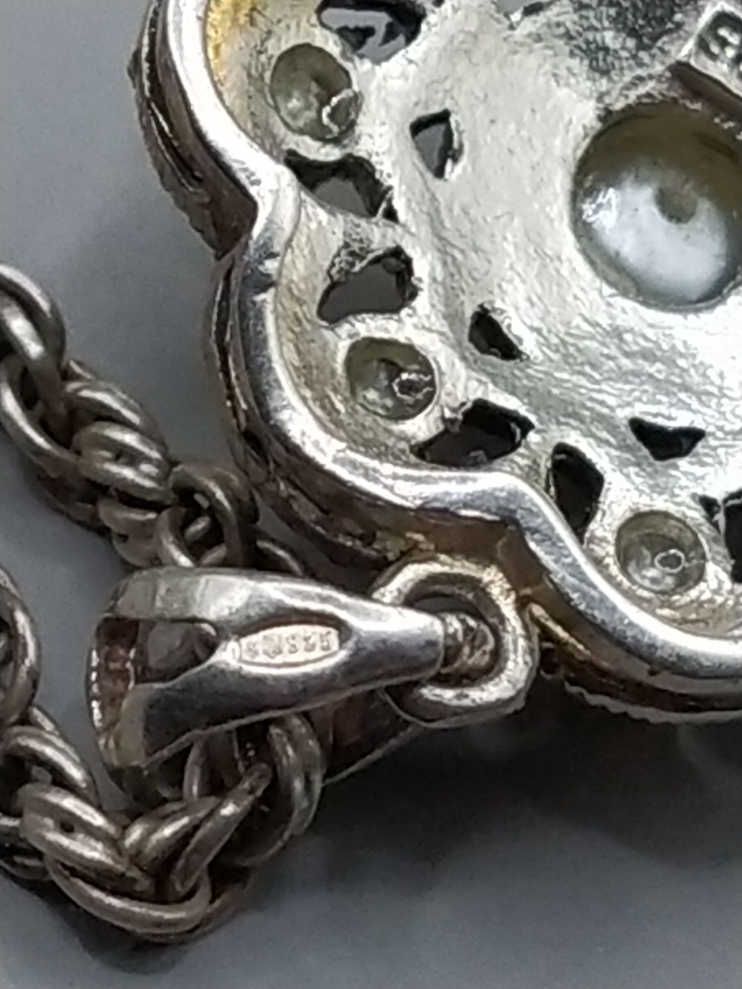 Серебряная цепочка с кулоном